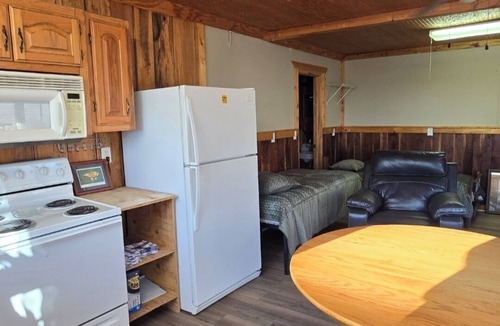 Hornbeak House | REELFOOT LAKE☆ Charming 2 BR Mobile home & adj. 1 BR cabin w/an awesome view!