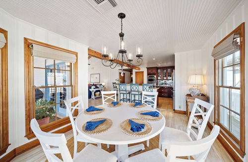 Isla Del Sol House | Reelview | Canal Front Retreat