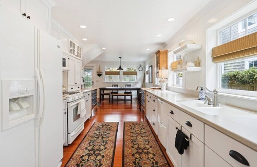 Cannon Beach Cottage | Rees Cottage - Close to Downtown & the Beach!