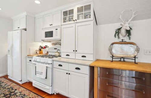 Cannon Beach Cottage | Rees Cottage - Close to Downtown & the Beach!