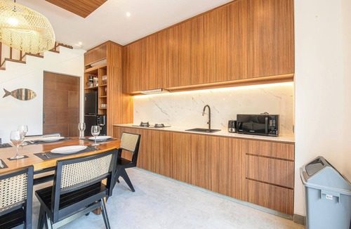 Batubelig House | Refined 5BR Contemporary Villa, 400m to the Beach
