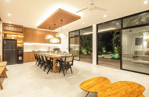 Batubelig House | Refined 5BR Contemporary Villa, 400m to the Beach