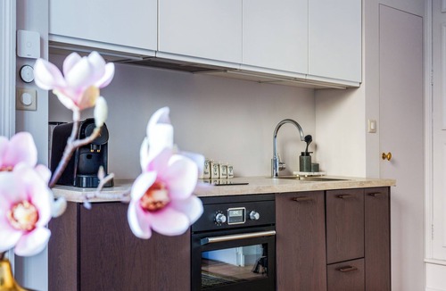 Old Town Apartment | Refined apartment with cathedral view and garden