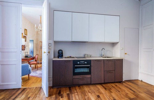 Old Town Apartment | Refined apartment with cathedral view and garden