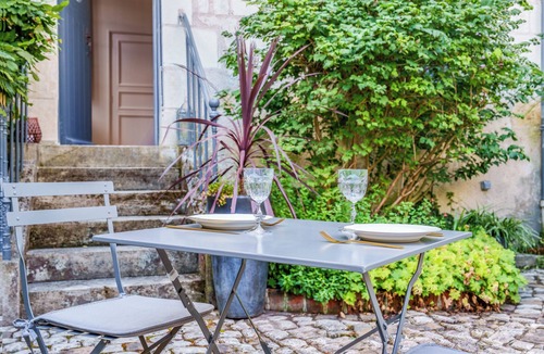 Old Town Apartment | Refined apartment with cathedral view and garden