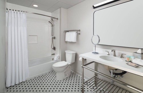 Glenwood Springs Hotel | Refined City Accommodation Close to Museums, Shopping & Dining | 3 Units