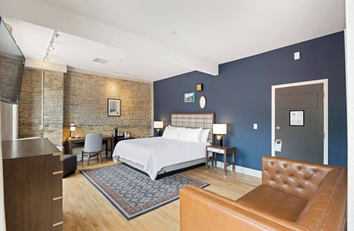 Glenwood Springs Hotel | Refined City Accommodation Close to Museums, Shopping & Dining | 3 Units