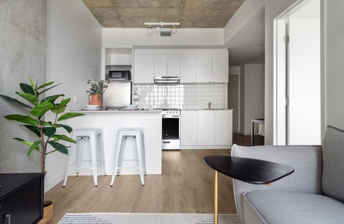 Downtown Montreal Apartment | Refined Comfort at Dorchester