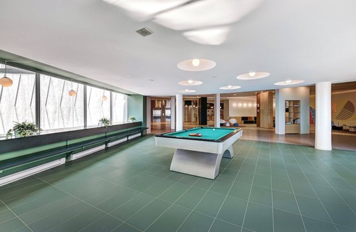 Downtown Montreal Apartment | Refined Comfort at Dorchester
