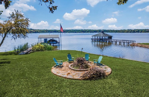 Emory House | Refined Lake Retreat on Lake Fork in Emory, TX, fishing, kayaking, antiquing