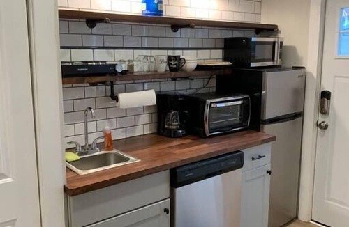 Mount Washington Apartment | Refined Studio, New Construction, 1 Mile From Town