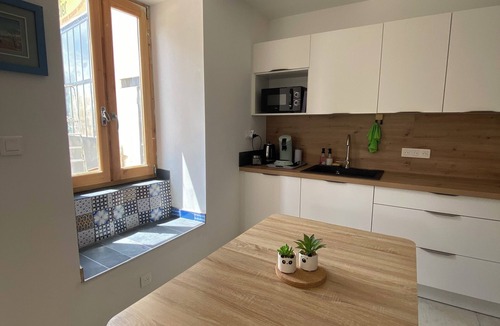 Lorp-Sentaraille Hotel | Refined village house