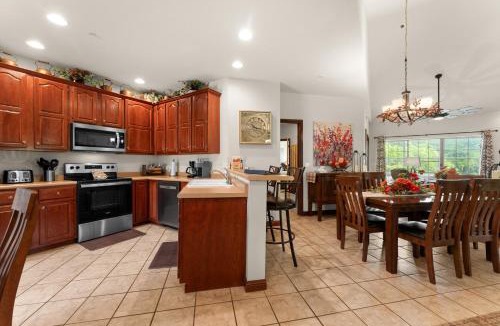 Hollister Apartment | Reflection Retreat condo