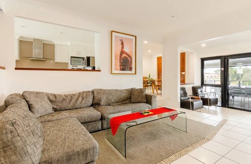 Mermaid Waters House | Reflections at Broadbeach - Heated Pool- Absolute Waterfront Entertainer!