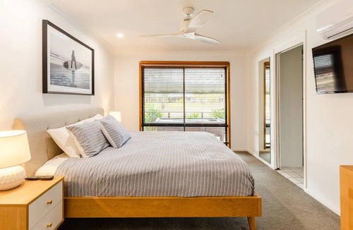 Mermaid Waters House | Reflections at Broadbeach - Heated Pool- Absolute Waterfront Entertainer!