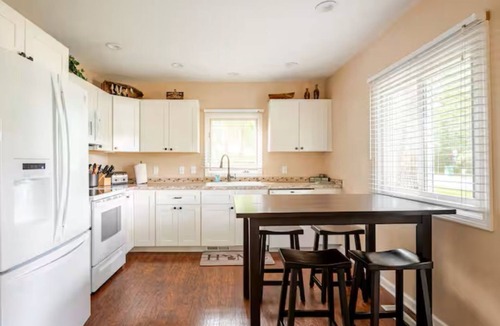 Mayfield Cottage | Reflections on Mirror Lake