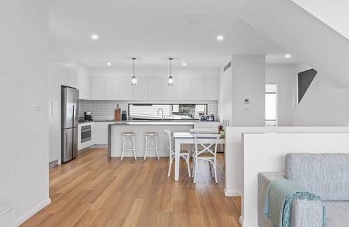 Speers Point House | Reflections on The Esplanade