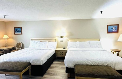 Presque Isle Hotel | Refresh and Unwind – Great for Northern Maine Getaways | Free Breakfast