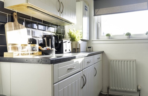 Clydebank Apartment | Refreshing Modern Apartment in Clydebank