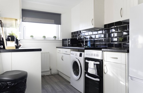 Clydebank Apartment | Refreshing Modern Apartment in Clydebank