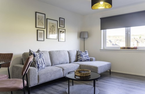 Clydebank Apartment | Refreshing Modern Apartment in Clydebank