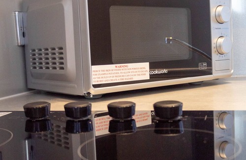 Dumbarton Apartment | Refreshing Modern Apartment in Dumbarton