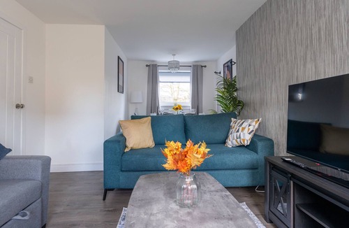 Bathgate Apartment | Refreshing Modern Apartment in Bathgate