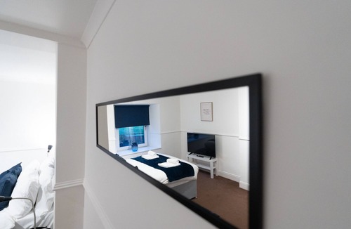 North West Apartment | Refreshing Modern Apartment in Glasgow's West End