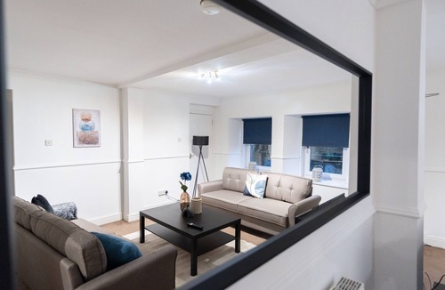 North West Apartment | Refreshing Modern Apartment in Glasgow's West End