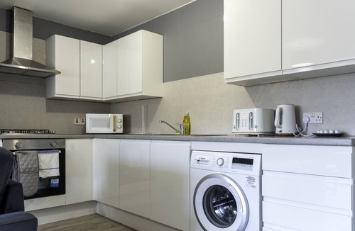 East End Apartment | Refreshing Modern Apartment in Glasgow