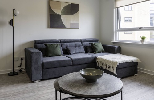 East End Apartment | Refreshing Modern Apartment in Glasgow