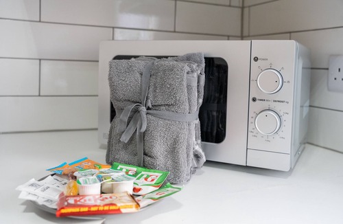 Paisley Apartment | Refreshing Modern Apartment in Paisley