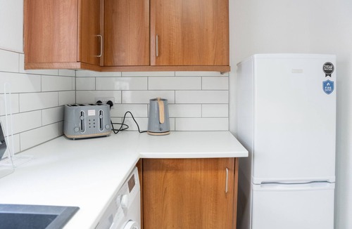 Paisley Apartment | Refreshing Modern Apartment in Paisley