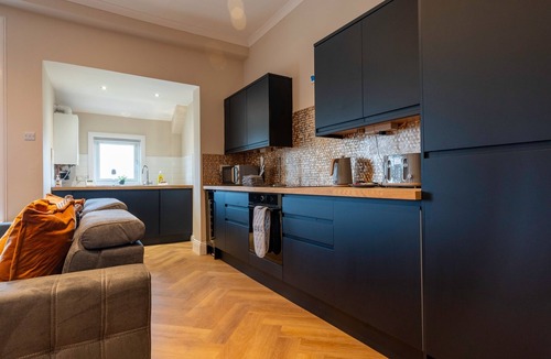 Shotts Apartment | Refreshing Modern Apartment in Shotts