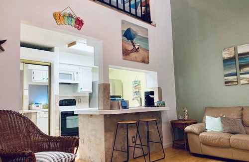 Corpus Christi Apartment | Refreshing Oasis! Steps from the Beach! Studio with Loft, Indoor Pool & Hot Tub