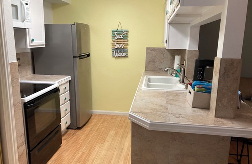 Corpus Christi Apartment | Refreshing Oasis! Steps from the Beach! Studio with Loft, Indoor Pool & Hot Tub