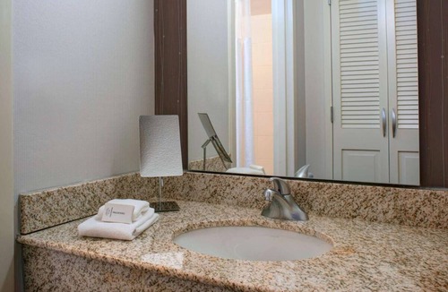 Waldron Hotel | Refreshing Stay, Convenient Pet-friendly Location! With Airport Shuttle!