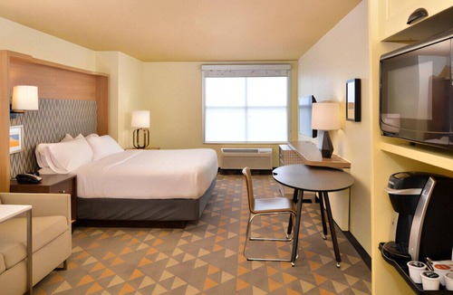 Waldron House | Refreshingly Bright Space Enjoy Premium Comfort