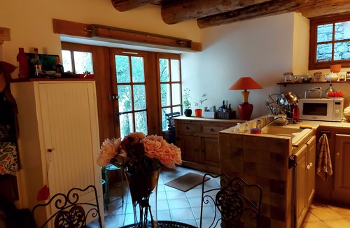 Forcalquier Cottage | Refreshingly cool in summer, 18th century gite, centre Forcalquier
