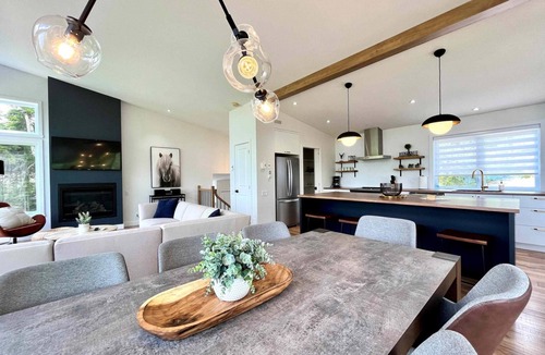 Les Eboulements Ski Chalet | Refuge 1: Hot Tub, Sauna & St. Lawrence Views