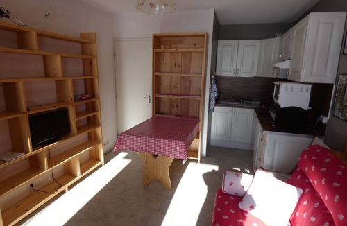 Bagneres-de-Luchon Apartment | Refuge 66 is ideally located facing south, close to the ski slopes and hiking trails.
