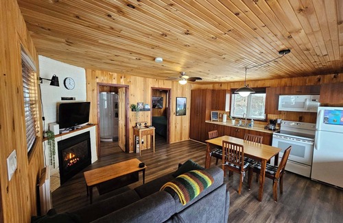 Saint-Ambroise Ski Chalet | Refuge Boréal | Peaceful lakefront