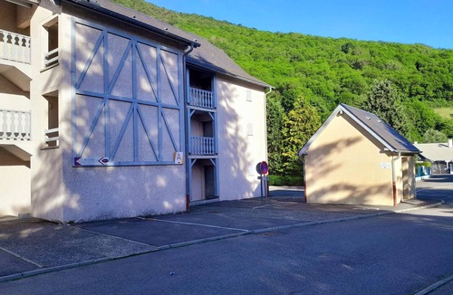 Arreau Apartment | Refuge Cosi: apartment in a residence at the foot of the mountains overlooking the river