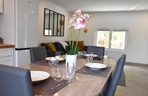 Manom Apartment | Refuge du Château - Contemporary ground floor + exterior