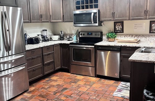 Eustis House | Refuge Home, Jacuzzi & Heated Pool 35 min Orlando.