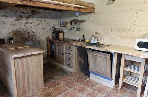 Les Moussieres Cottage | Refuge Sous La Joux - Gîte La Cahute