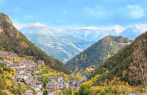 Arinsal Apartment | Refugio de Montaña, Terraza con Vistas y Parking I AndStay