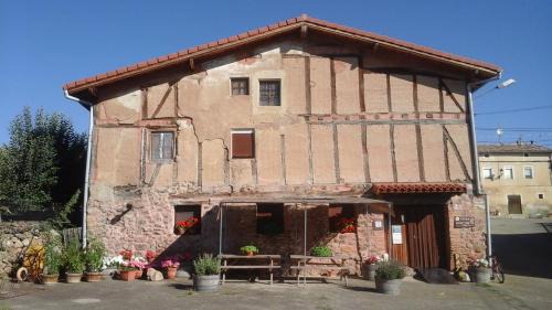 Viloria de Rioja Hostel | Refugio peregrinos Acacio & Orietta