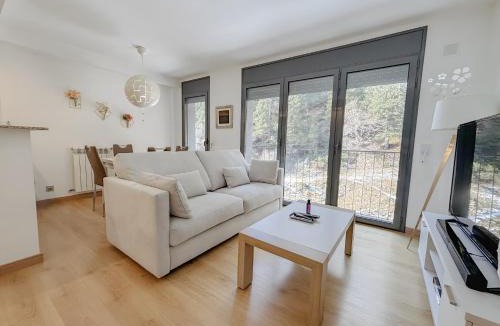 Ransol Apartment | Refugio Tranquilo junto al Río en Ransol I AndBnB