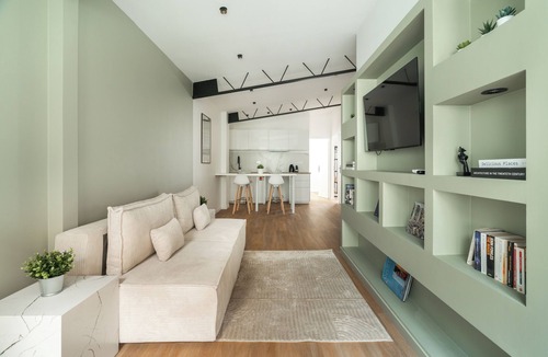 Quartier des Grandes-Carrieres Apartment | Refurbished 2-bedroom apartment
